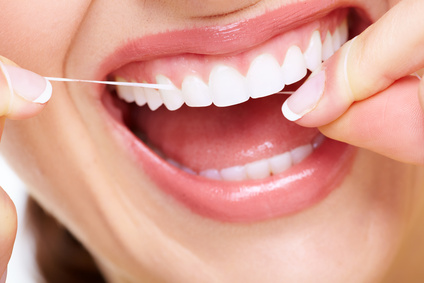 Mundhygiene mit Zahnseide