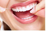 Reinigung der Zahnzwischenräume mit Zahnseide